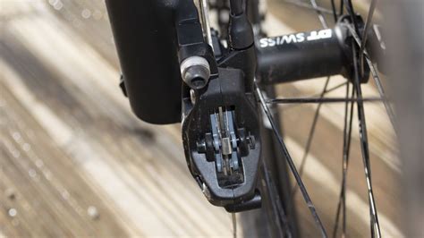 How to adjust a bike's hydraulic disc brakes and prevent brake rub ...