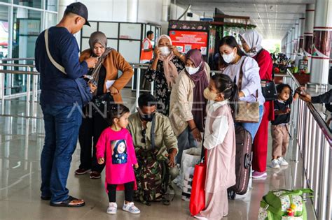 Arus Balik Di Bandara Tjilik Riwut Antara Foto