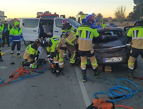 Un Fallecido Y Siete Heridos En El Choque Frontal En Lorca Entre Una