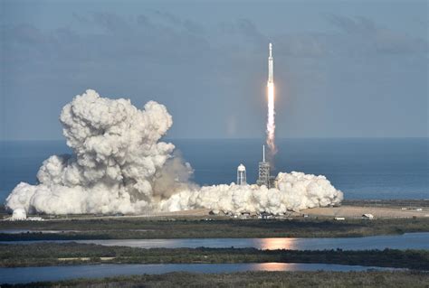 Spacex Has Successfully Launched Its Falcon Heavy Rocket Business Insider