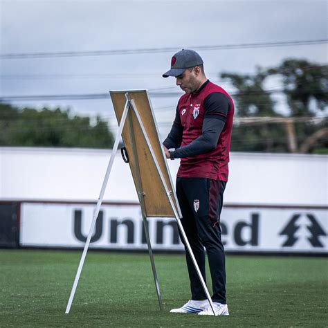 Atlético Goianiense deve manter time titular para primeira partida da