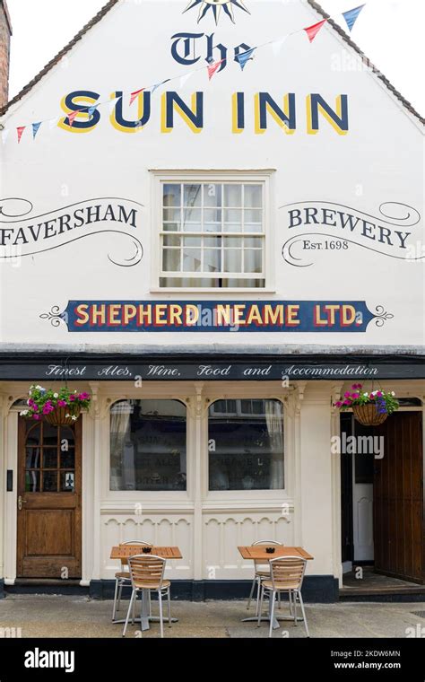 The Sun Inn Sheperd Neame pub - Faversham, Kent, England, UK Stock ...