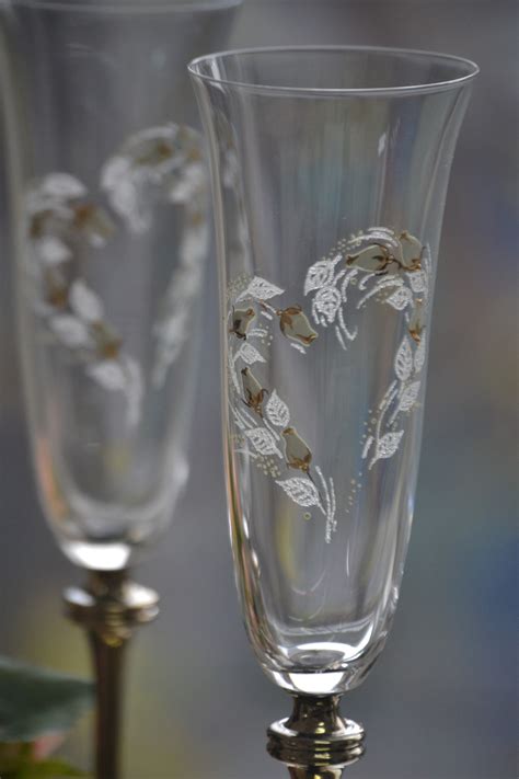 Toasting Glasses for Wedding Champagne Flutes With Whreath of - Etsy