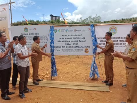 Bupati Sekadau Resmikan Desa Engkulun Hulu Sebagai Desa Odf