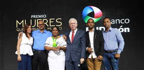 Luis Molina Achécar Entregó El Galardón Del Primer Lugar A Altagracia