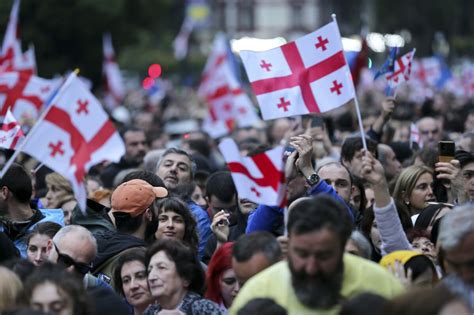 Gruzja Weto odrzucone ustawa będąca przyczyną masowych protestów