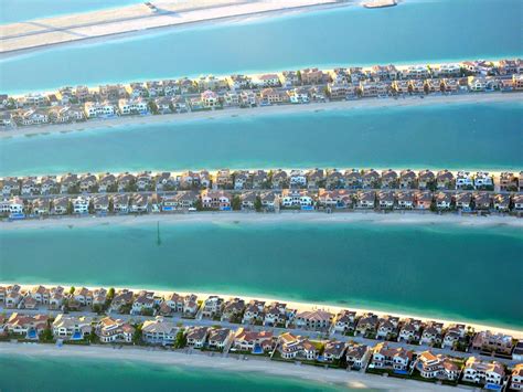 I stayed at a hotel on Dubai's massive artificial island shaped like a