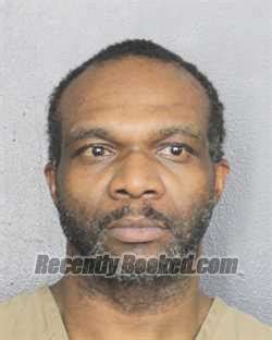 Recent Booking Mugshot For MICHAEL JEROME DIXON In Broward County