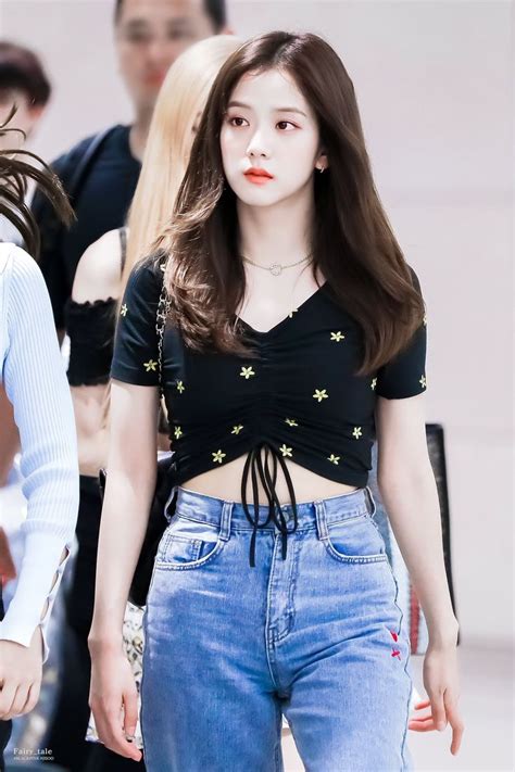 Pin By Mxjxng ʕ ᵔᴥᵔ ʔ On Blackpink Blackpink Fashion Airport Outfit