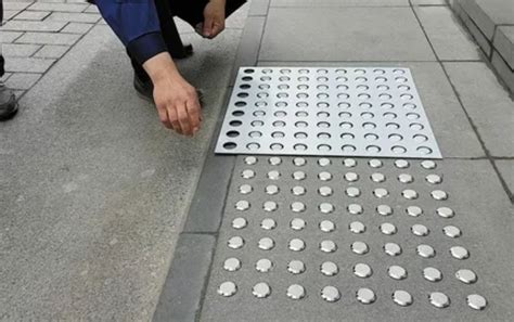tactile strips improve navigation   visually impaired