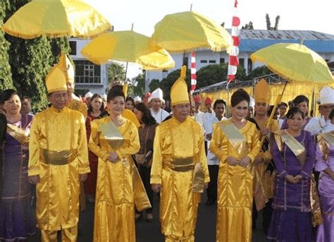 7 Jenis Pakaian Adat dari Sulawesi Utara dan Gorontalo