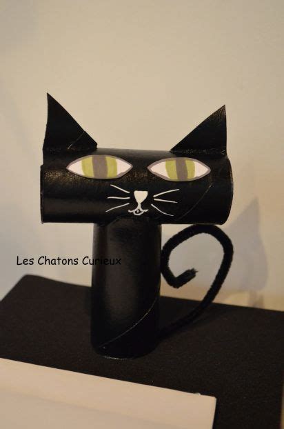 Un Petit Chat Avec Des Rouleaux De Papier Toilette A Faire Faire Par