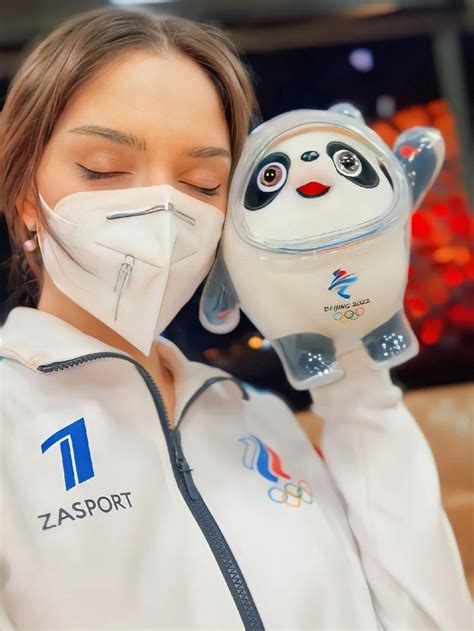 Pin By Iris Smith On Evgenia Medvedeva Figure Skating Mask Girl Skate