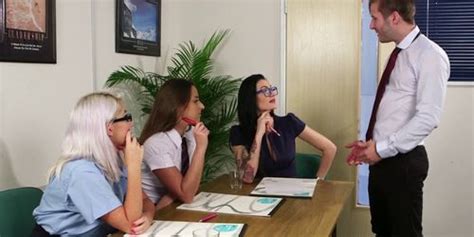 Office CFNM Babe Sucks And Tugs Hard Cock Tnaflix