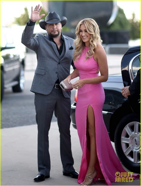 Jason Aldean Kisses Wife Brittany Kerr on the ACM Awards 2015 Red ...