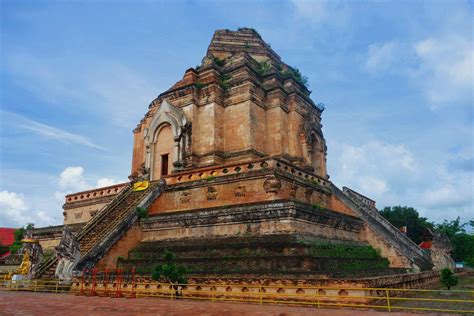 Wat Chedi Luang ‘Travel back to the past with this historic temple’