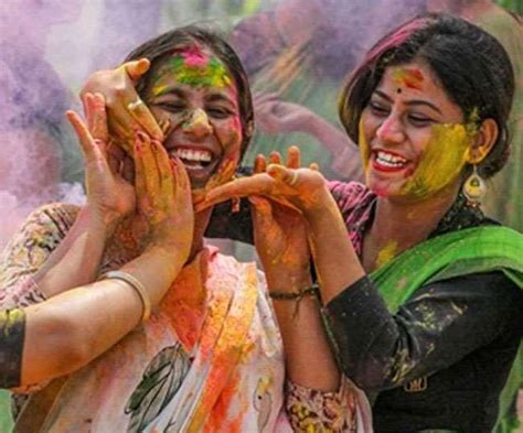 Holi Skin Care Tips होली में इस तरह रखें अपनी त्‍वचा का ख्याल आज