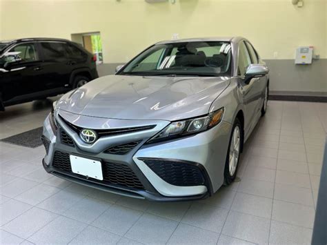 2022 Toyota Camry SE FWD Photo Gallery Celestial Silver Metallic W 30