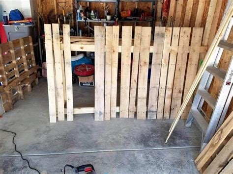 DIY Pallet Workbench for Your Outdoor Workshop - Easy Pallet Ideas