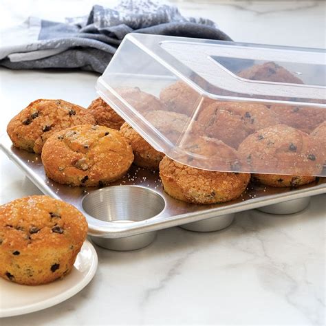 Naturals® 12 Cavity Muffin Pan with High-Domed Lid - Nordic Ware ...