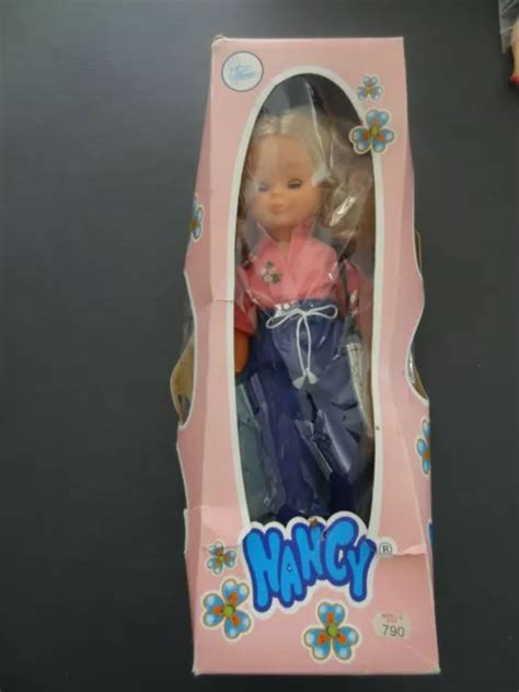 POUPÉE ANCIENNE vintage NANCY FAMOSA début 1980 avec sa boîte en