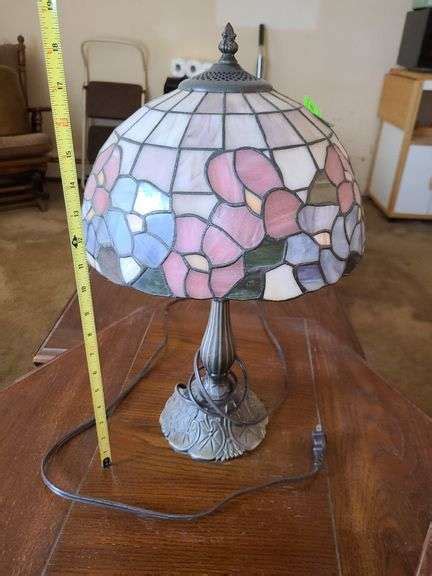 Stained Glass Lamp Ness Bros Realtors Auctioneers