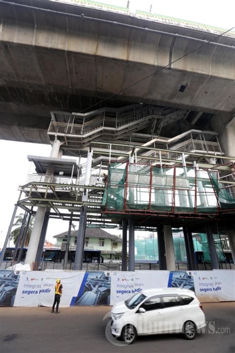 Skybridge Halte Transjakarta Csw Dan Stasiun Mrt Asean Foto