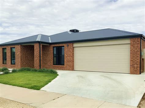 11 Rissmann Drive Horsham VIC 3400 Realestate Au