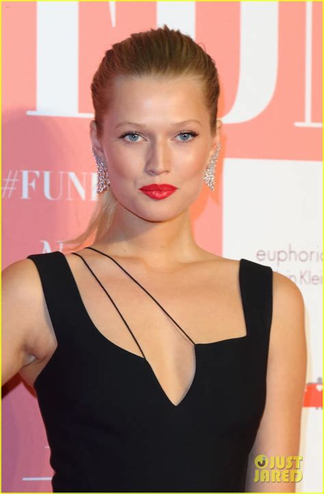 Karlie Kloss Toni Garrn Glam Up Naked Heart Foundation S Fabulous