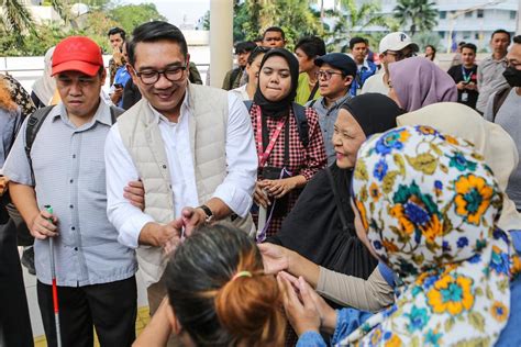 Survei Poltracking Pemilih Anies Cenderung Pilih Ridwan Kamil Di