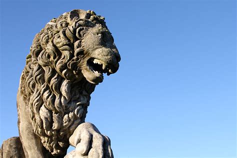 Lions Of Stone Stone Statue Of A Lion In The Grounds Of Ke Flickr