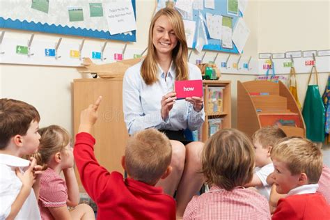 Teacher Showing Flash Cards To Elementary School Class Stock Image