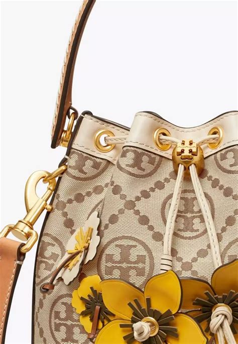 Jual Tory Burch Tory Burch T Monogram Braided Floral Bucket Bag Hazelnut Original 2024 Zalora