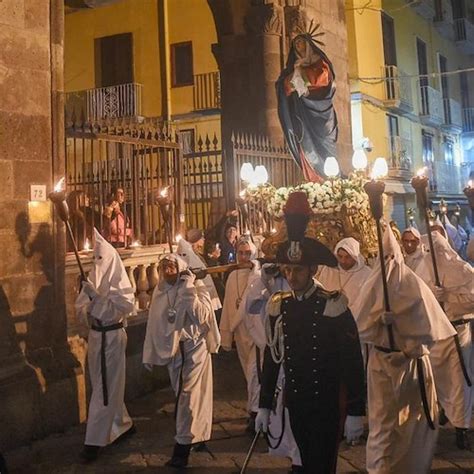 Positano Notizie Pasqua In Chiostro Marzo Si Inaugura La