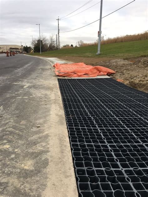 Installing Ecoraster E50 As Soft Shoulder Reinforcement Lid Permeable Paving