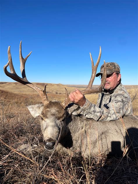 South Dakota Mule Deer Hunting Outfitters & Guide