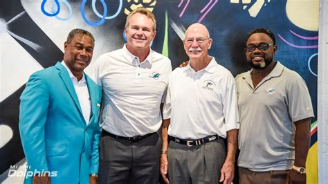 Miami Dolphins Unveil Six Former Players To Walk Of Fame