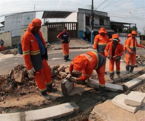 Prefeitura de Manaus recupera meio fio calçada e sarjeta em via da