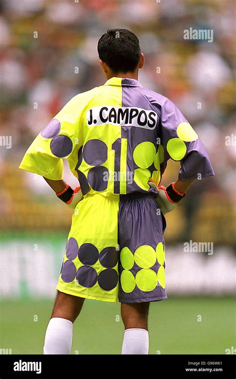 Mexico goalkeeper Jorge Campos wearing his colourful jersey Stock Photo - Alamy