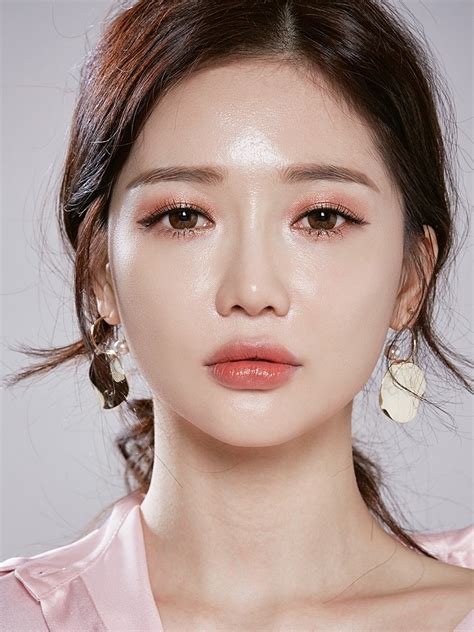 Traditional Korean Makeup