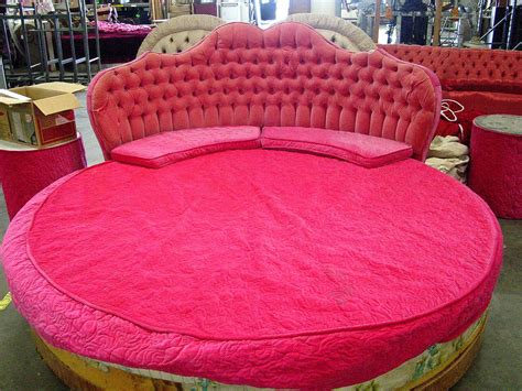 7 Foot Round Bed With Pink Tufted Bed Board