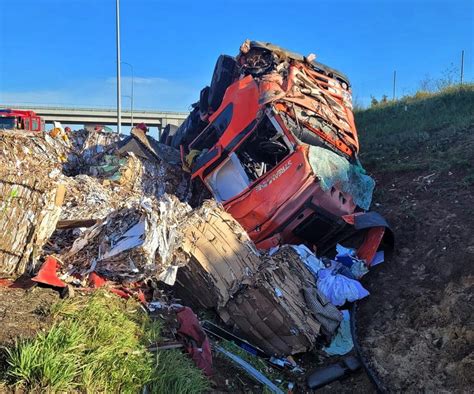 Wypadek Na S Dachowanie Ci Ar Wki Pod Bydgoszcz Droga Cz Ciowo