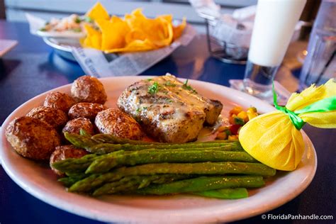 Unbiased Review of Flounder's Chowder House in Pensacola Beach