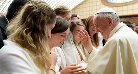 Histórico mujeres podrán votar en el Sínodo Oraciones a todos los Santos