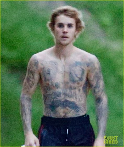 Justin Bieber Goes Shirtless For His Neighborhood Stroll Photo 4056122 Justin Bieber