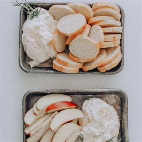 HAPPY HOUR HONEY WHIPPED GOAT CHEESE WITH SLICED APPLES BREAD RAE