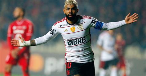 Video La Reacción Viral De Gabigol Al Ver Un Tatuaje De River Olé