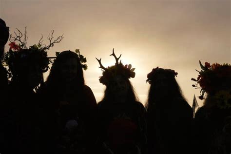 Antlers And Fancy Dress Stonehenge Welcomes 8 000 Visitors For Summer