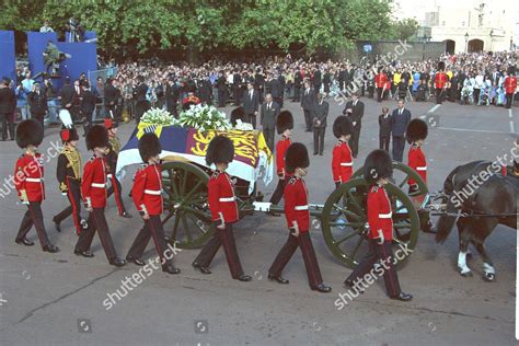 Princess Diana Funeral General Pics Crowds Editorial Stock Photo ...