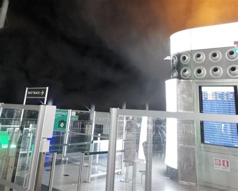 Incendio All Aeroporto Di Catania Scalo Chiuso E Operazioni Sospese